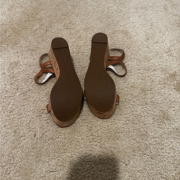 MICHAEL KORS Beautiful Trendy Brown with Gold Detail of Spikes Wedge Size 7.5 - Picture 8 of 9